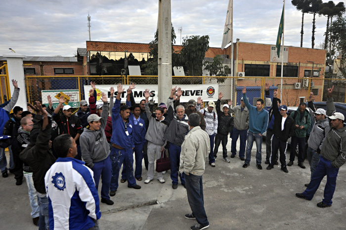 Após 3 dias de greve, Cabs cede e metalúrgicos conquistam pacote salarial